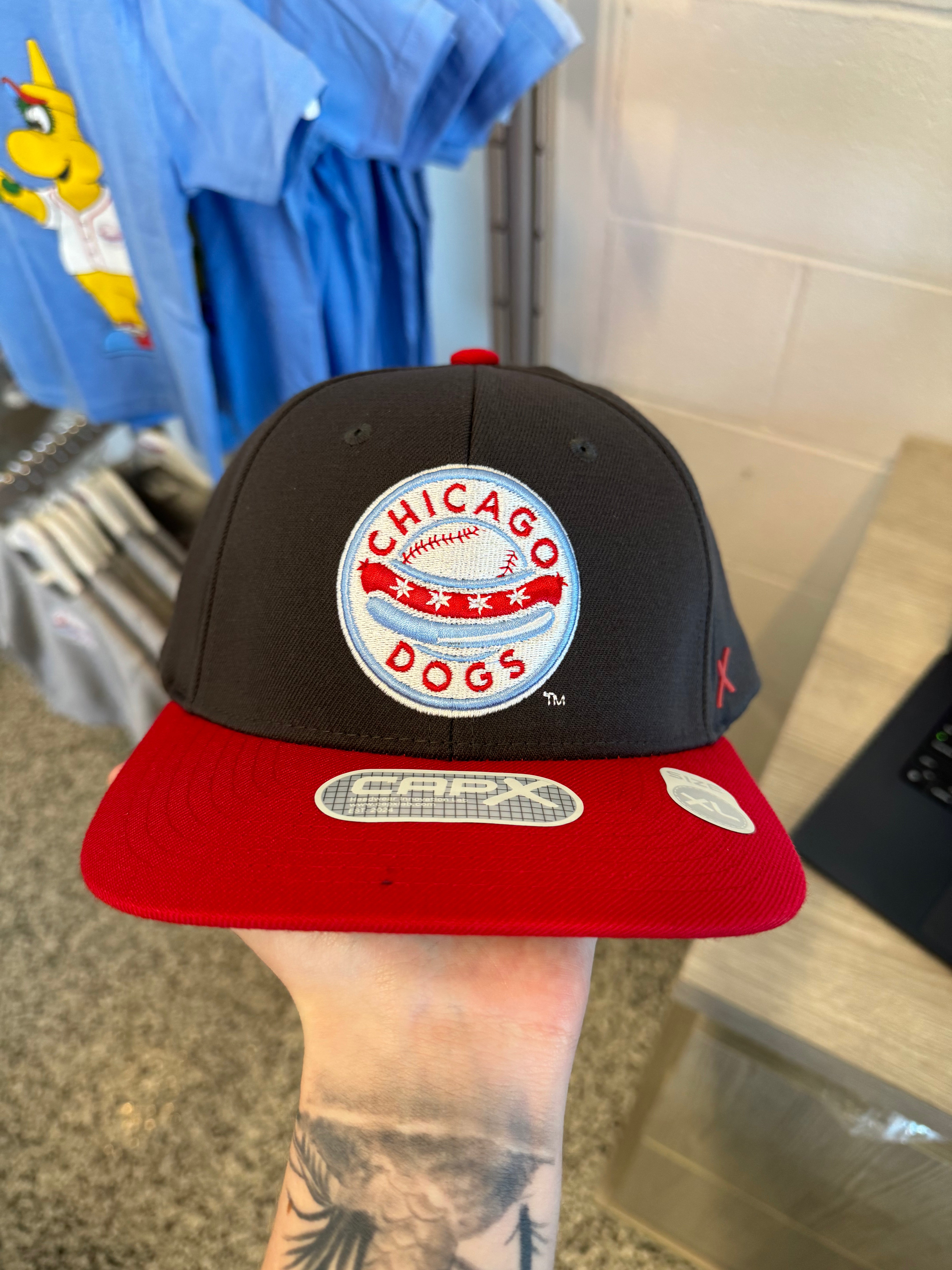 CHICAGO DOGS BLACK / RED STRETCH FIT HAT
